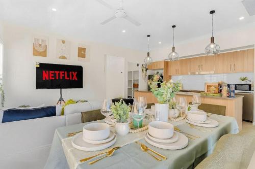 Deebing Heights House | Comfy Home in Deebing Heights
