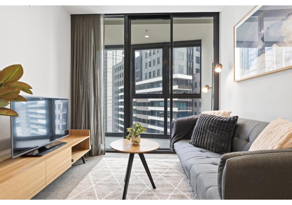 Southbank Apartment | Comfy & Stylish 2BR Apt next to Crown w City Views