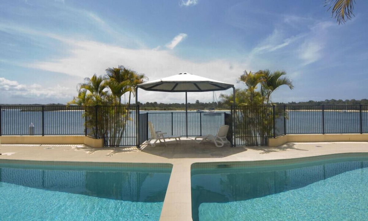 Sunrise Beach Apartment | Commodore