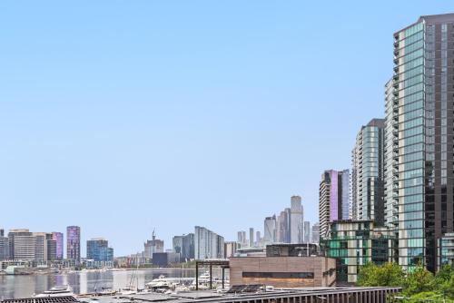 Docklands Apartment | Complete Host Collins Wharf Townhouse