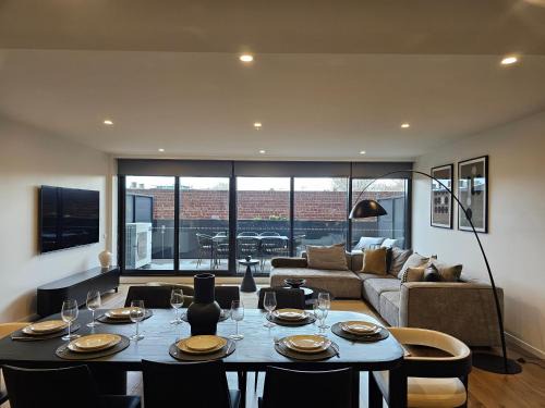 West Melbourne Apartment | Complete Host Ireland St Apartments
