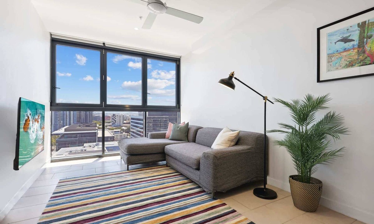 Fortitude Valley Apartment | Contemporary 1-Bed with Pool Near Brisbane River