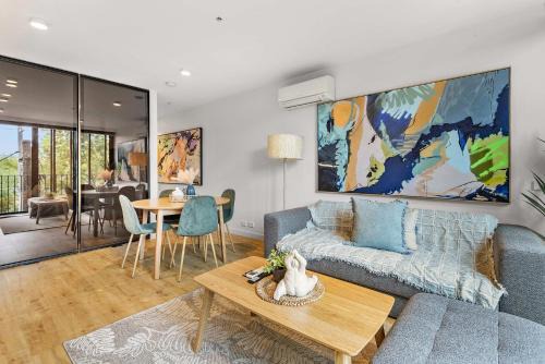 Saint Kilda South Apartment | Contemporary 1-Bed in the Heart of St Kilda