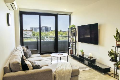 Footscray Apartment | Contemporary Comfort