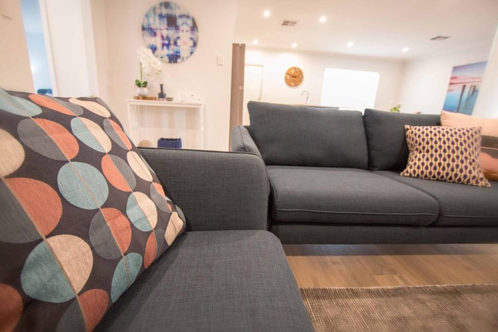 Seymour House | Contemporary ‘Esprit’ with river reserve access