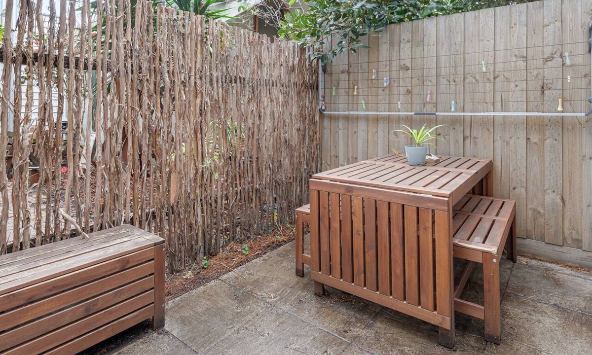 Port Melbourne Apartment | Convenient Bayside Living at the Edge of the City