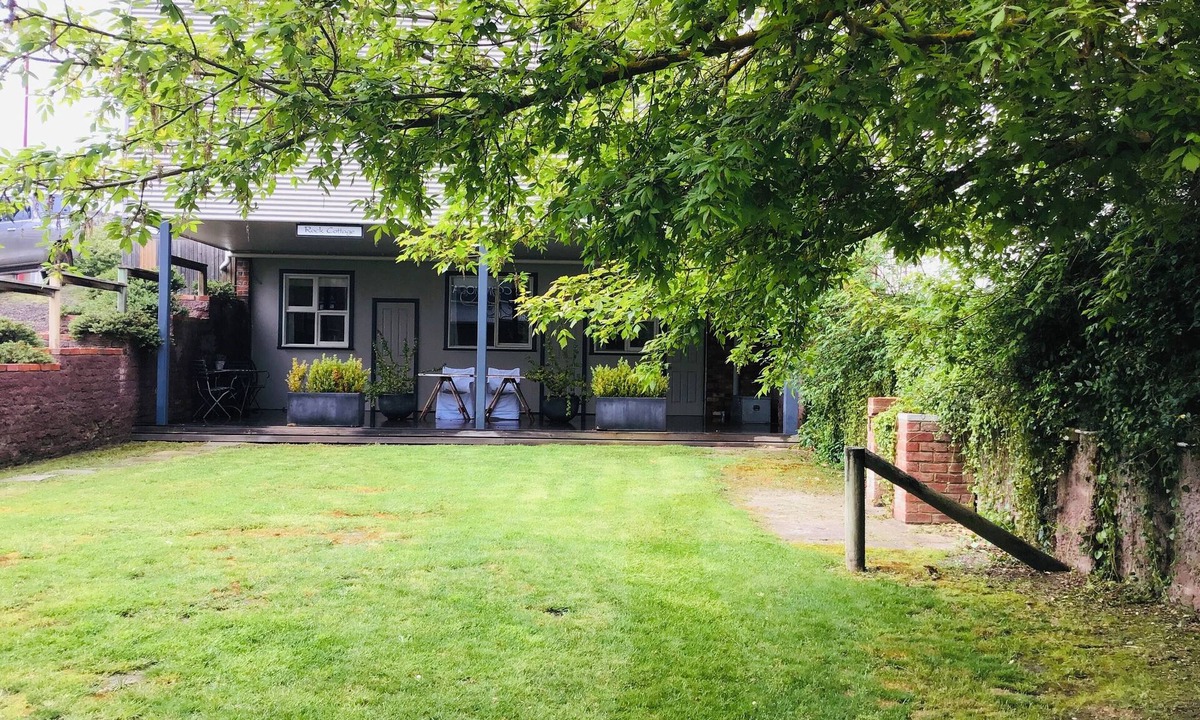 Omeo Cottage | Convenient & Cosy Mountain Retreat in Omeo.