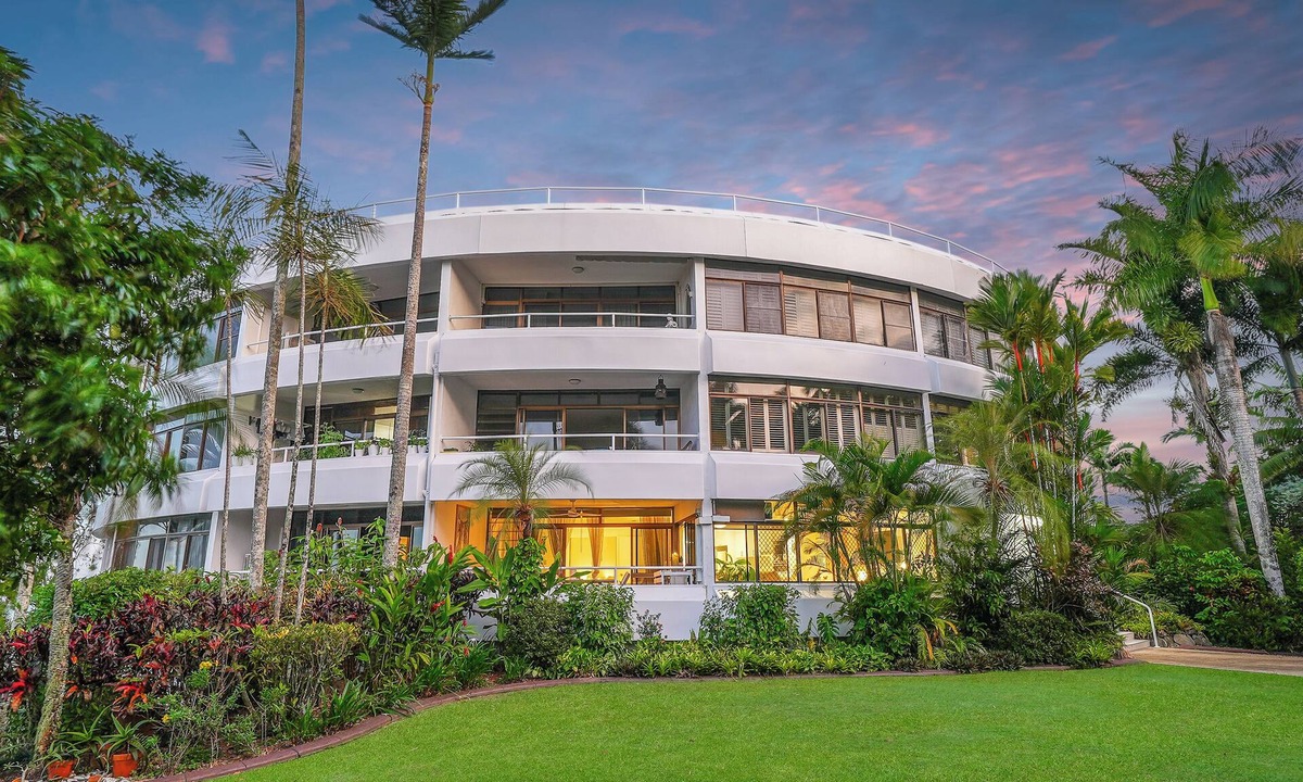 Yorkeys Knob Apartment | Coral Sea Tranquility・Ocean Front Apartment ・Yorkeys Knob Beach