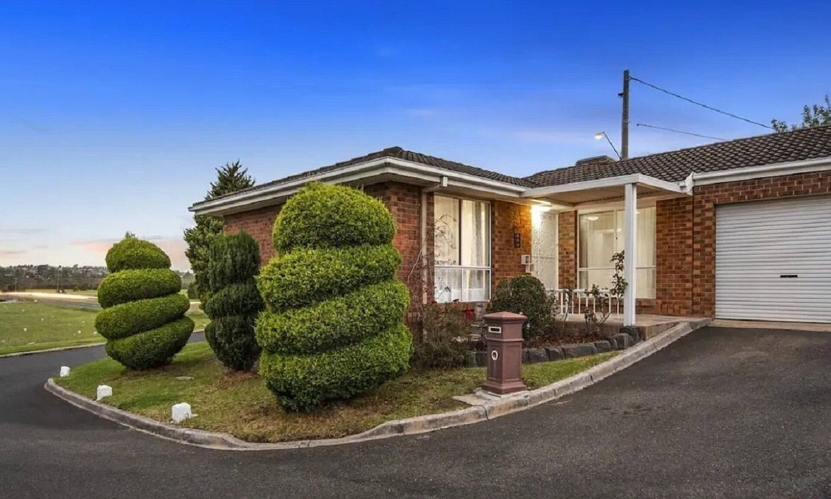 Dandenong North Cottage | Corner Cottage