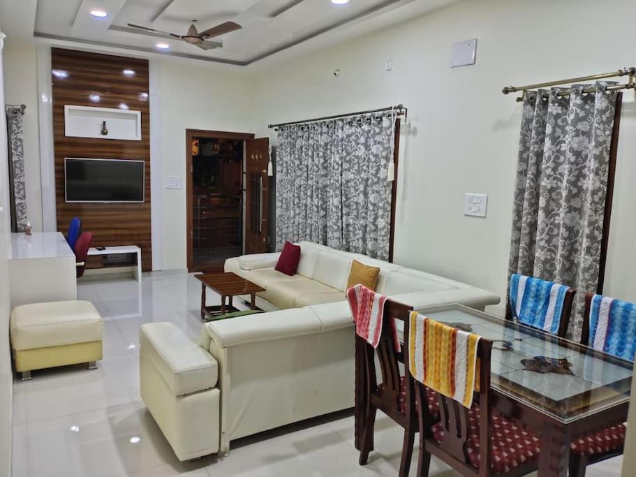 Bengaluru Apartment | Corner home, 2BHK with good privacy, parking
