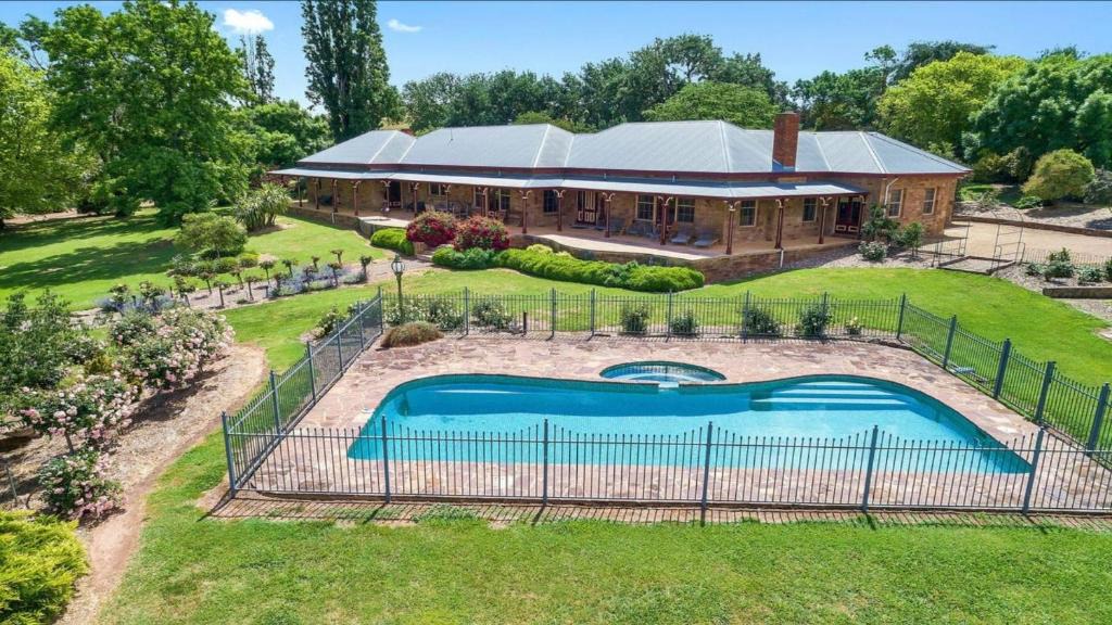 Merrijig House | Cornhill - Merrijig - Sleeps 12