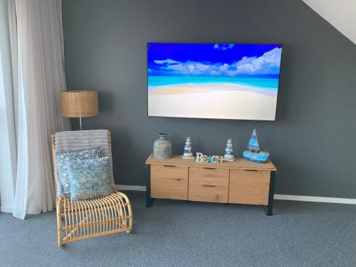 Batehaven Apartment | Corrigans Beach View Apartment 211