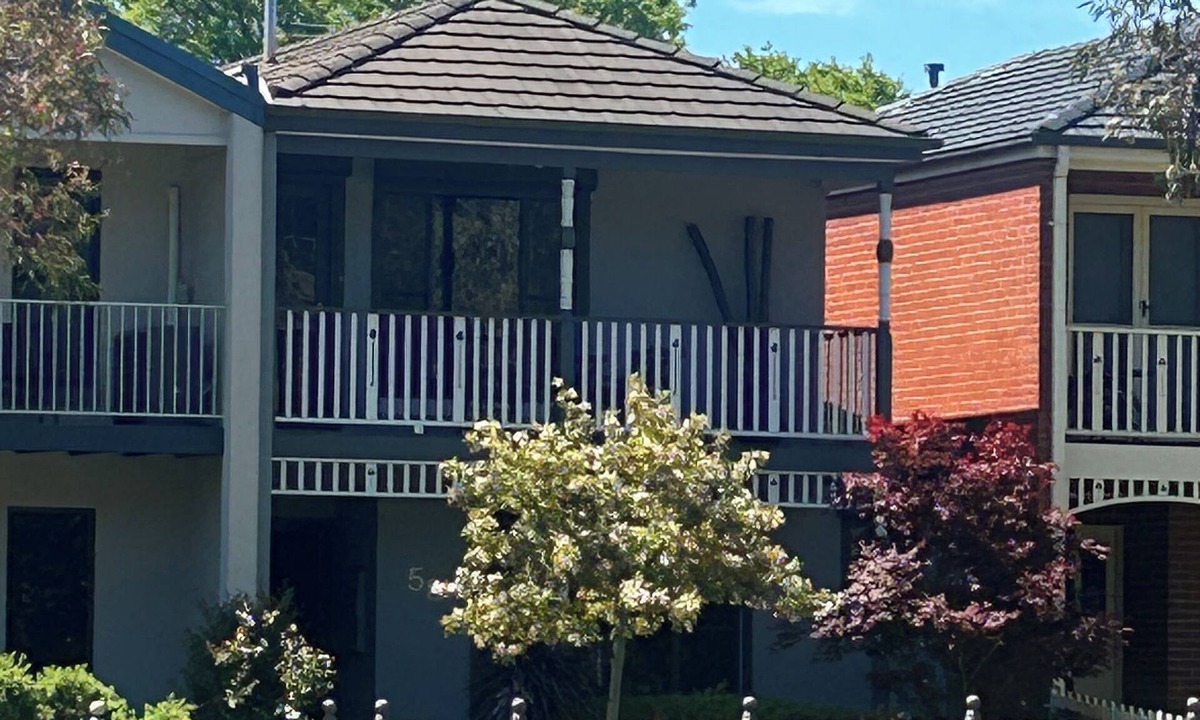 Lynbrook House | Cosy and convenient townhouse in Lynbrook.