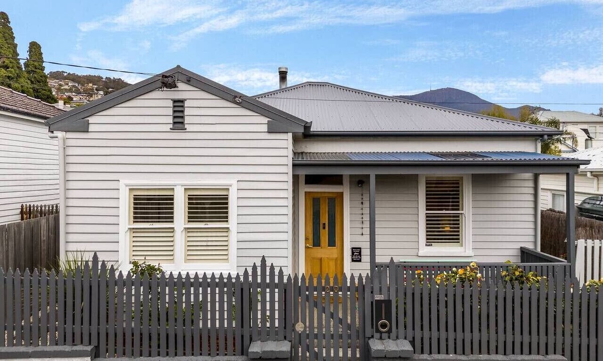 Sandy Bay Apartment | Cosy & Private Escape in the Bay