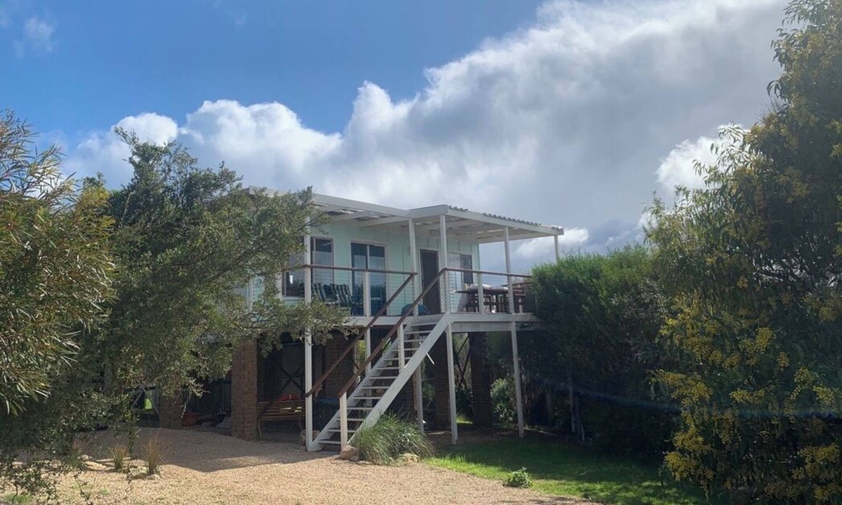 Goolwa Beach House | Cosy retro weekender with far-reaching views