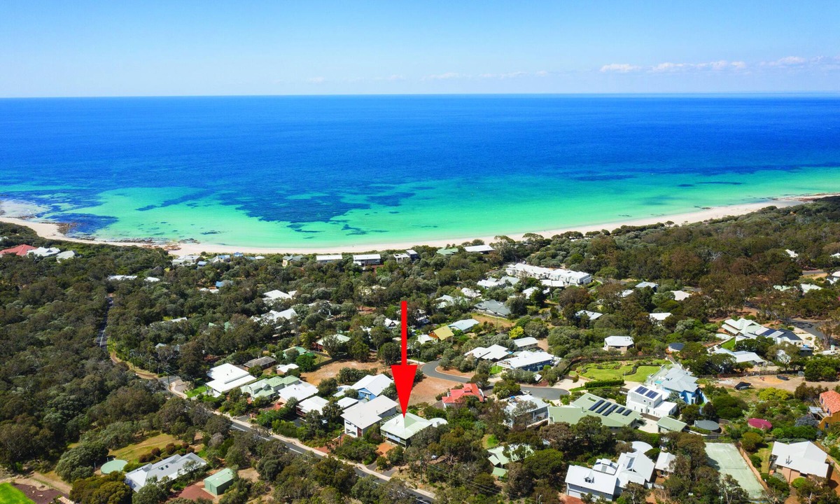Eagle Bay House | COSY TIMBER HOLIDAY HOME SET IN A BEAUTIFUL NATURAL BUSH SETTING