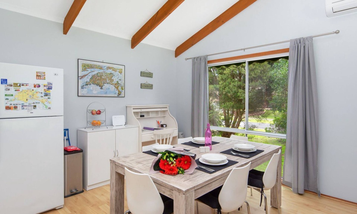 Silverleaves House | Cottage on Chale - set in peaceful surroundings