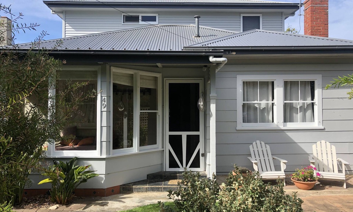 Queenscliff House | Cottage short walk to main street and Santa Casa beach