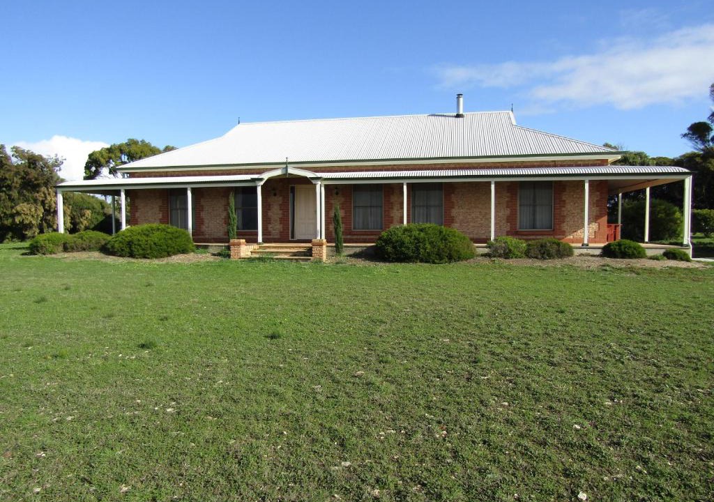 Melville House | Country Comfort