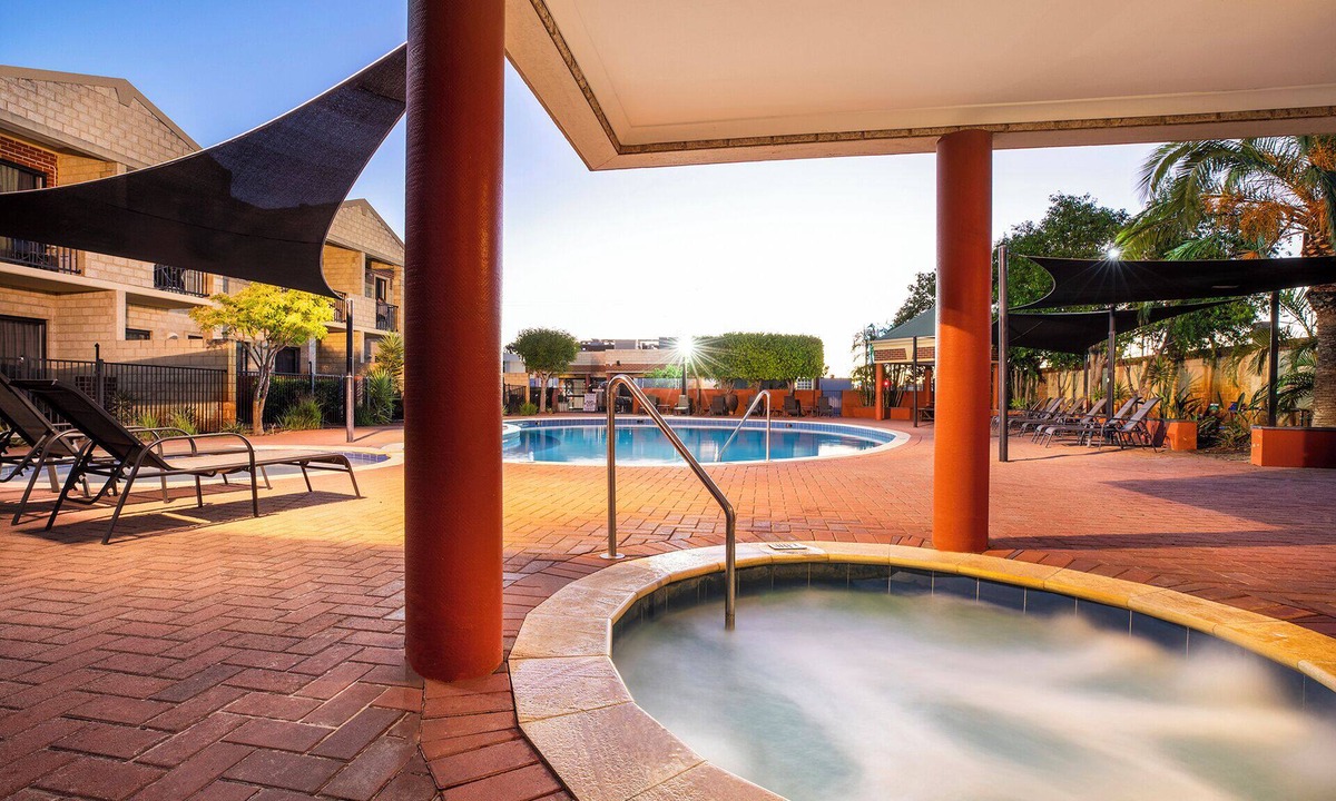 Belmont Hotel | Country Comfort Perth