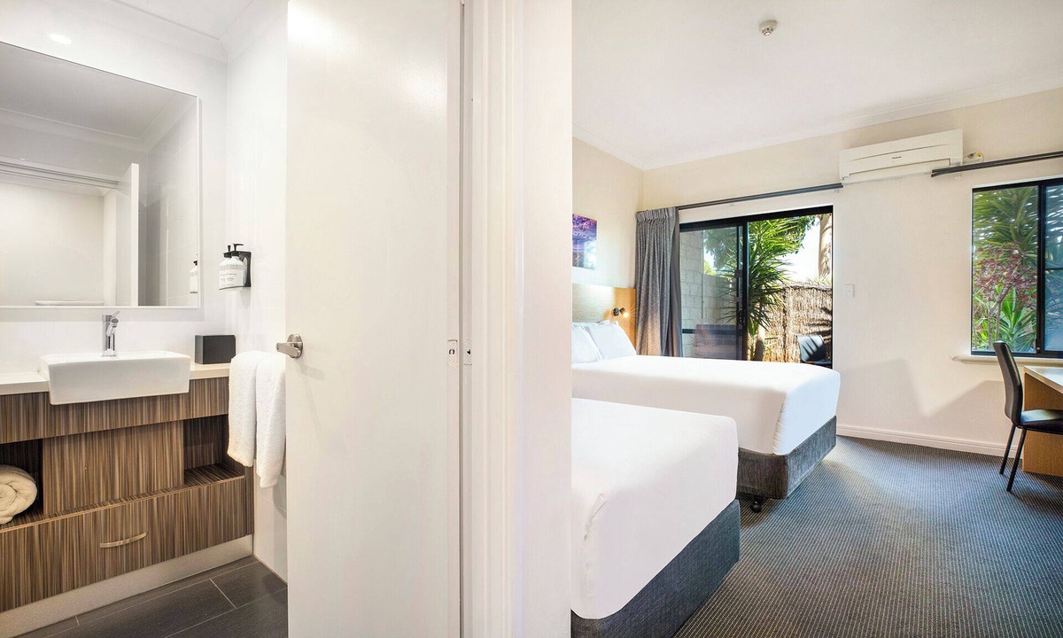 Belmont Hotel | Country Comfort Perth