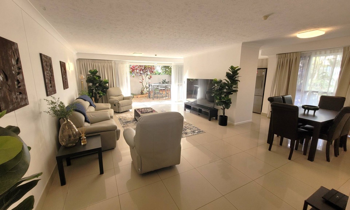 Gold Coast Apartment | Courtyard, Opposite Beach & Park, Wi-Fi, Parking - U02