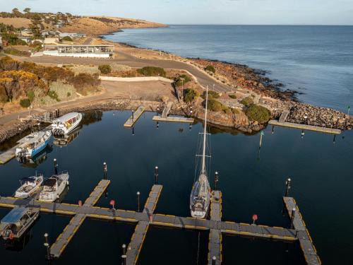 Penneshaw Apartment | Cove Landing Ocean View Apt-1,2&3 Sleeps 12
