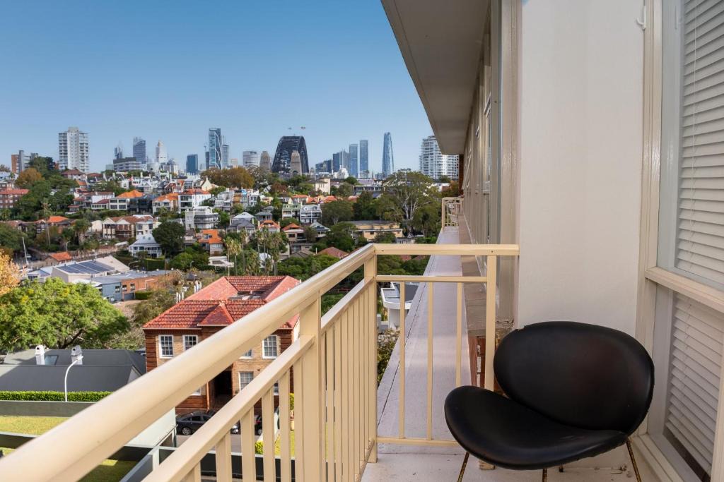 North Sydney Apartment | Cozy 1 Bed Harbour View Apartment and Free Carpark