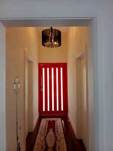 East Victoria Park House | Cozy and Peaceful home surrounding by cafes and restaurants
