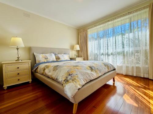 Doncaster House | Cozy and Quiet Home in Doncaster, Close to Shops & Transport