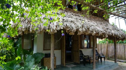Havelock Island House | Cozy Beach Cottage Next to Full Moon Café