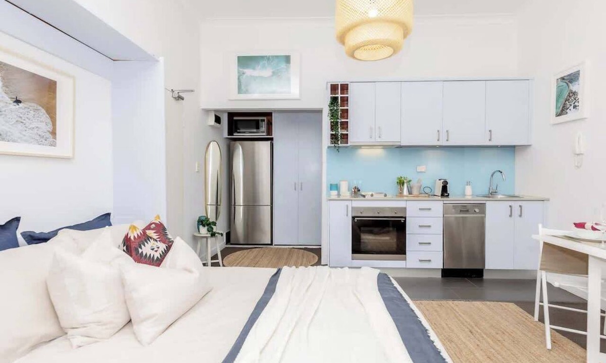 North Bondi Apartment | Cozy beachfront studio with aircon