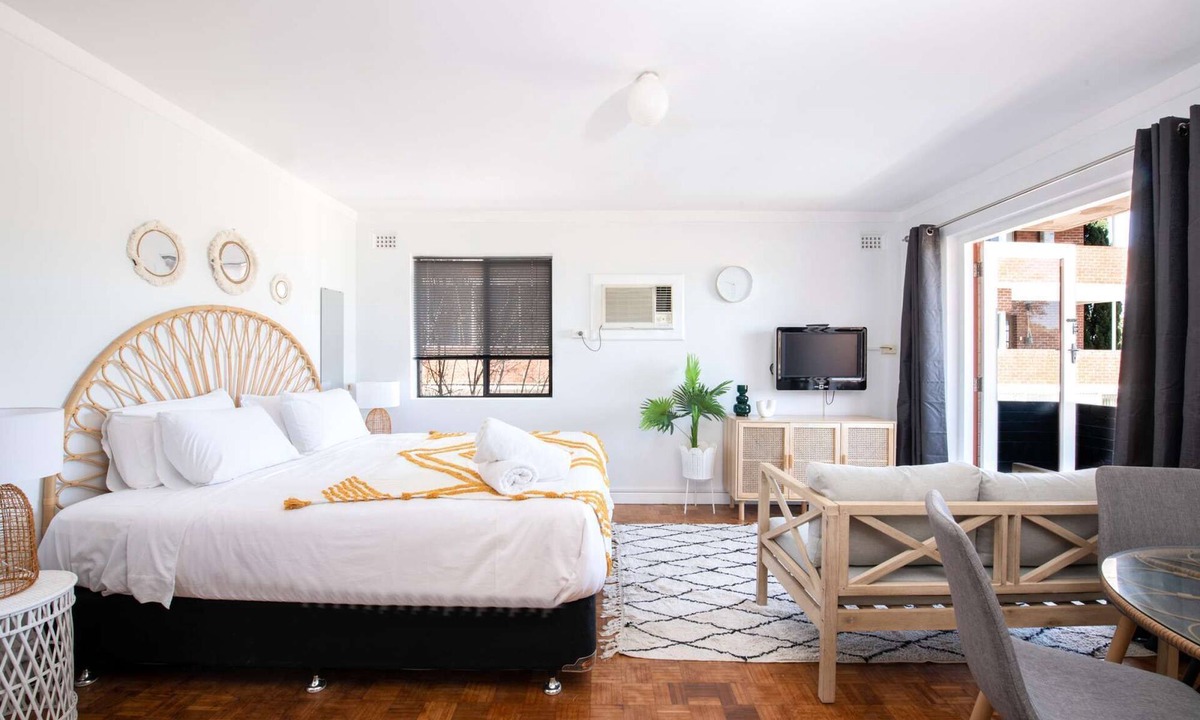 Perth Central Business District Apartment | Cozy, budget-friendly 1BR motel unit, near park, easy access to free buses
