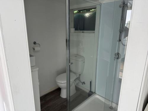 Werribee Villa | Cozy Budget Studio with Private Bath Backyard at Werribee