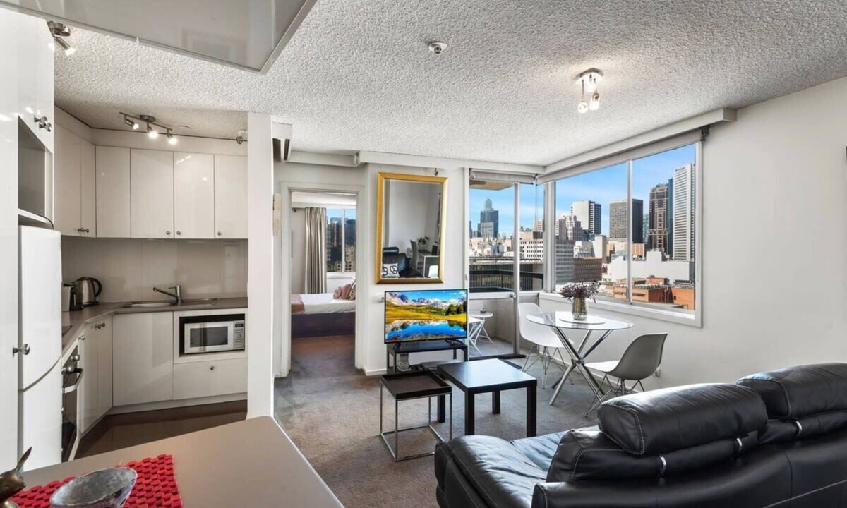 Chinatown Apartment | Cozy City Living in Unbeatable Location