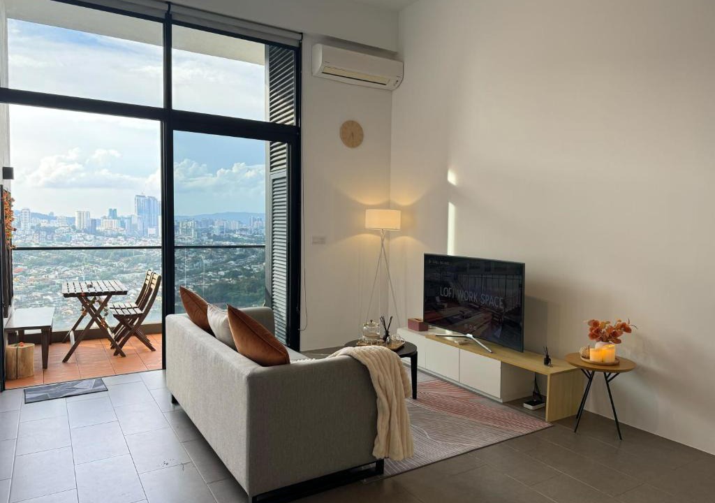 Brickfields Apartment | Cozy Fall Suite at EST Bangsar With Garden Scenery