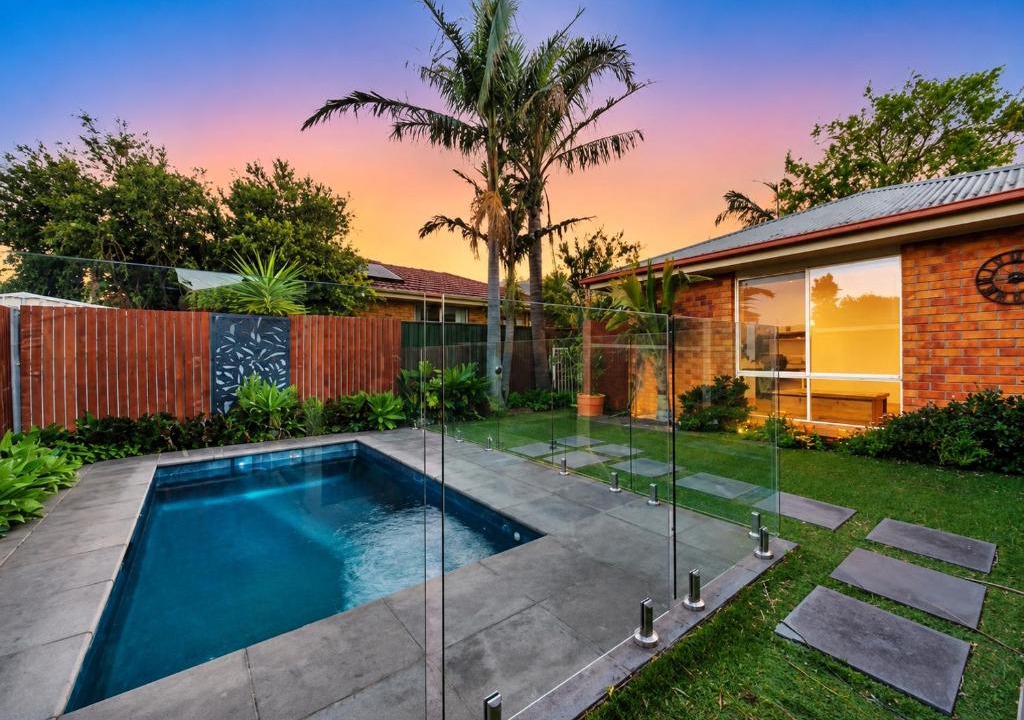 Cranbourne East House | Cozy Garden Grove