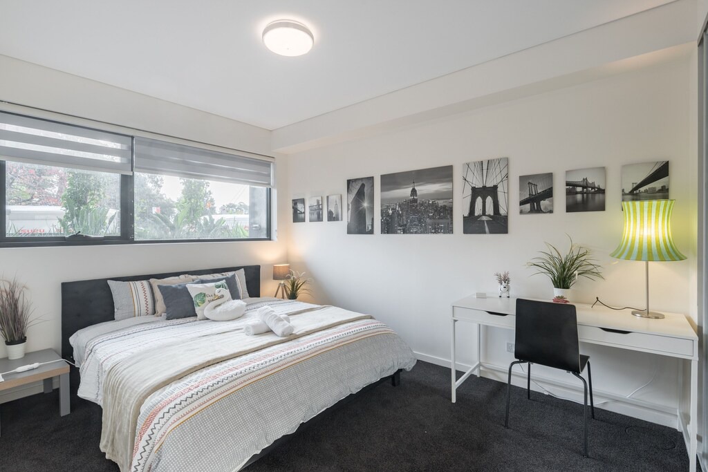 Homebush Apartment | Cozy Kingbed Apt Study Homebush Sleeps 5