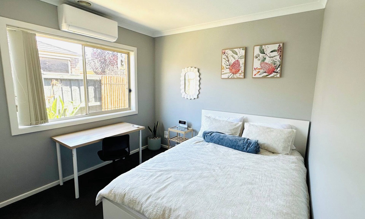 Deer Park House | CoZy Private Room near Deer Park Train Station