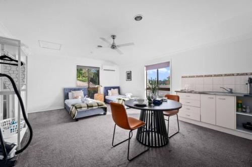 Loganlea House | Cozy Self-Contained Hospital Train and Shop Nearby
