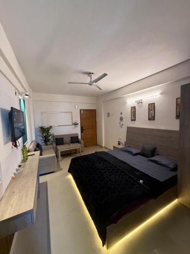Ghaziabad Apartment | Cozy Studioo