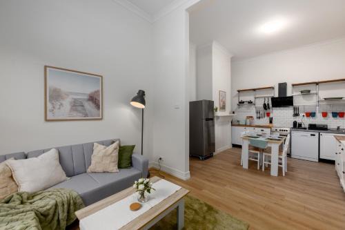 Cremorne House | Cremorne Cottage - MCG, Bars, cafes & Richmond Hub