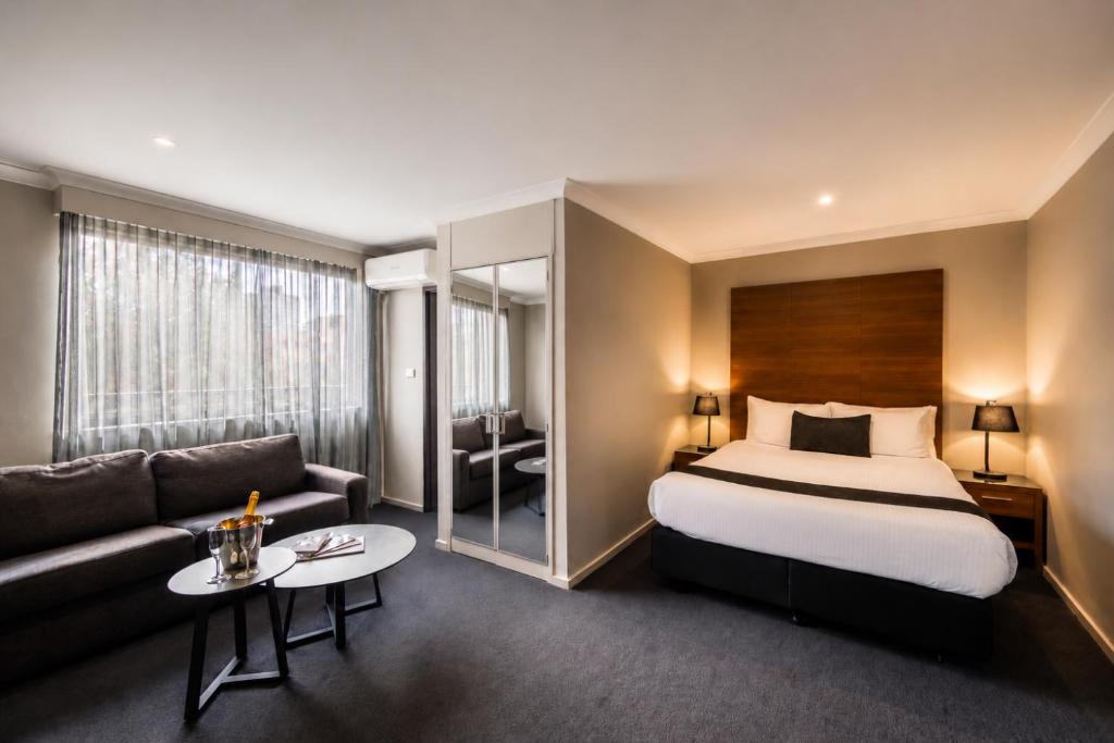 St Kilda Hotel | Crest on Barkly Hotel