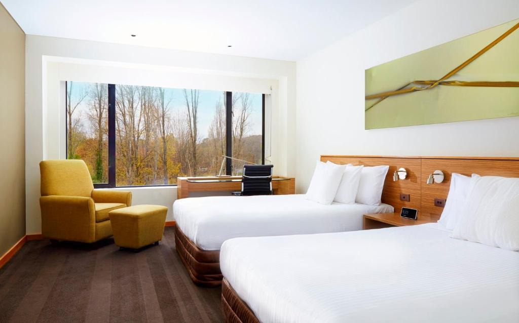 City East Hotel | Crowne Plaza Canberra by IHG