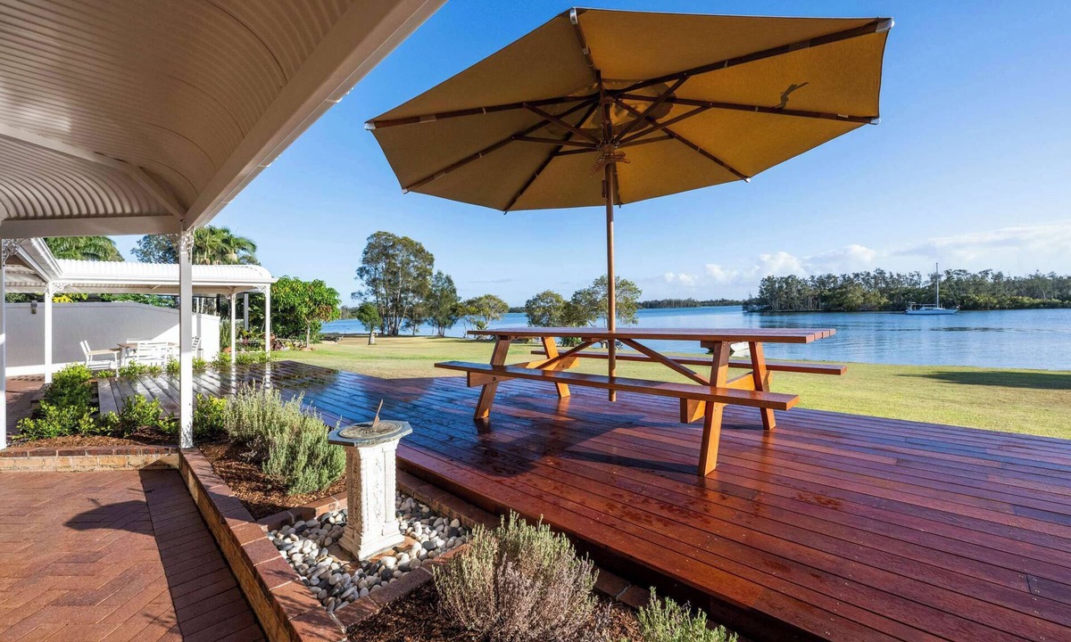 Yamba House | Crystal Palms - Oceanstays - Fireplace & Riverside