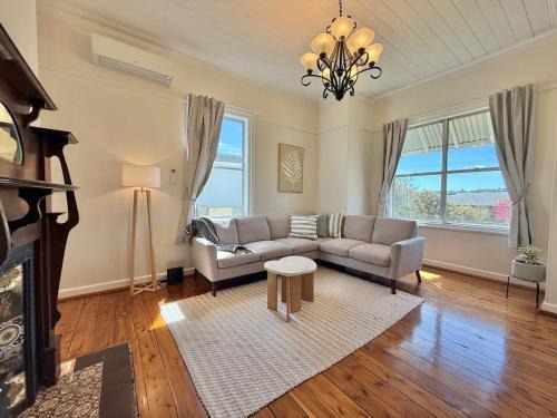 Young Apartment | Currawong Corner Cottage