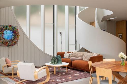 Glebe House | Curva, Glebe