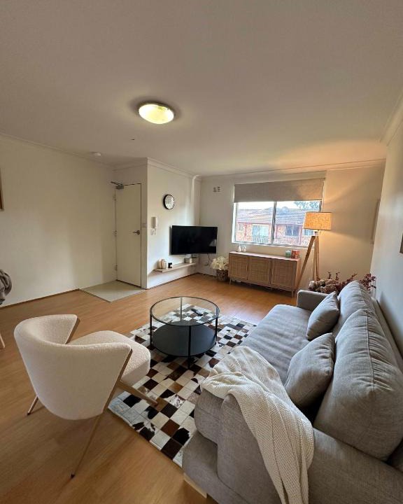 Liverpool Apartment | Cute & Light-filled Apartment - near Liverpool CBD