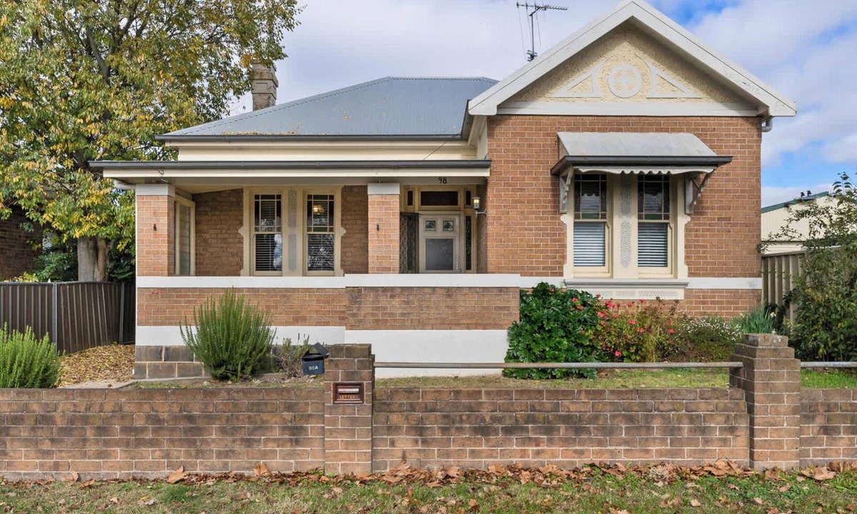 Orange House | Dalton Bungalow - Heritage Character