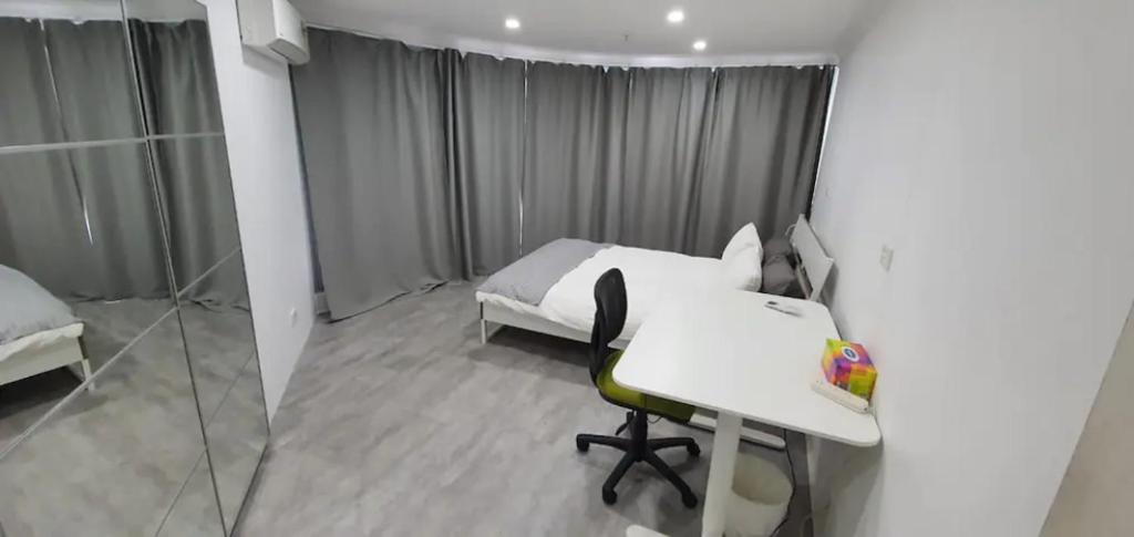 City East Apartment | Dana-Spacious Private Room in Shared 2-Bedroom Apartment-2